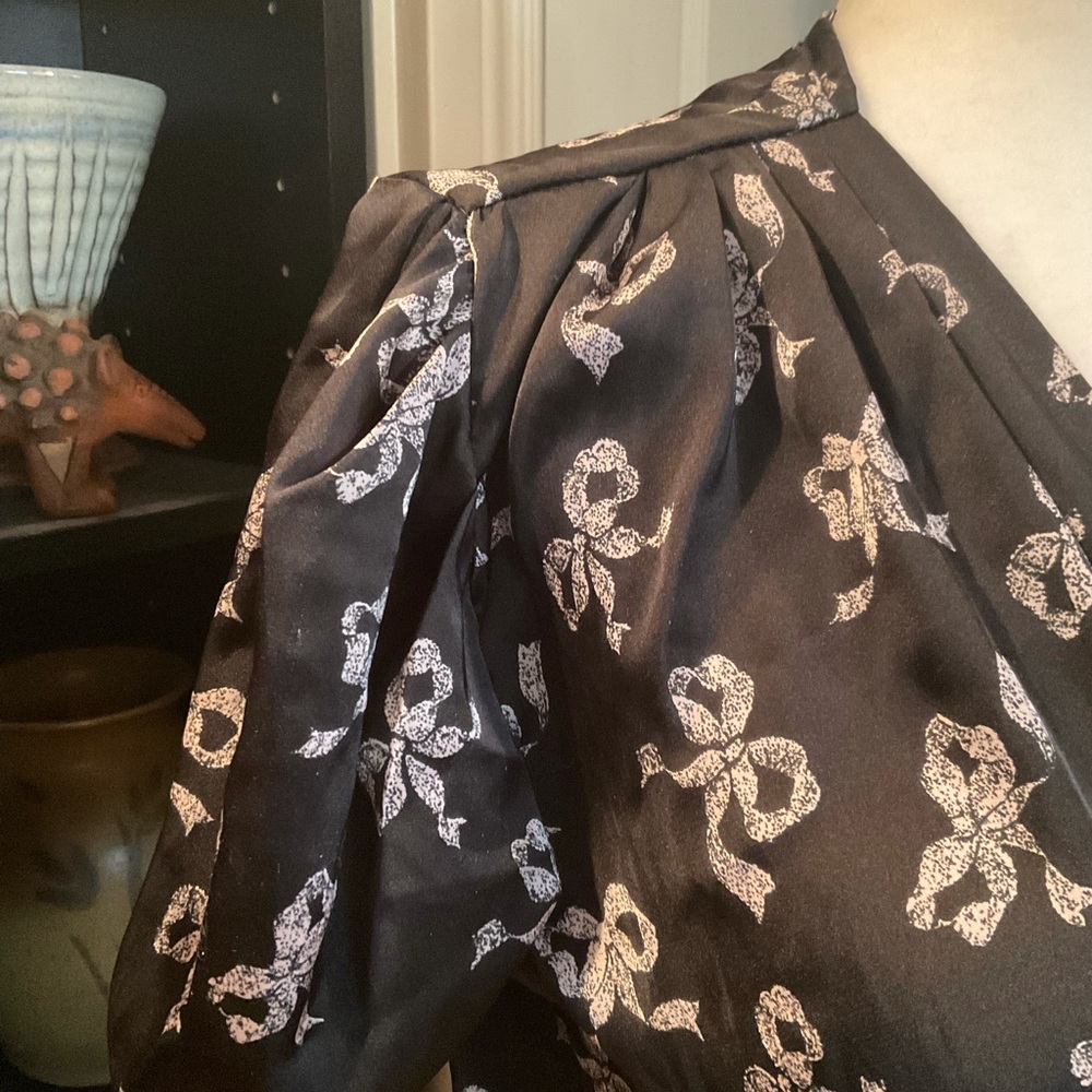 “BETSY JOHNSON” BOW PATTERN NAVY AND WHITE DRESS. - Picture 7 of 16